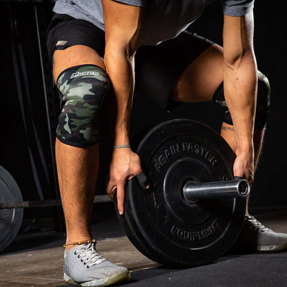 Unloading a bar in camo knee sleeves murgs